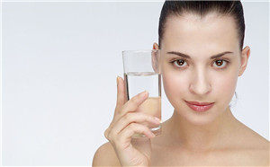 春季皮肤干燥如何护肤 避开这些护肤坑